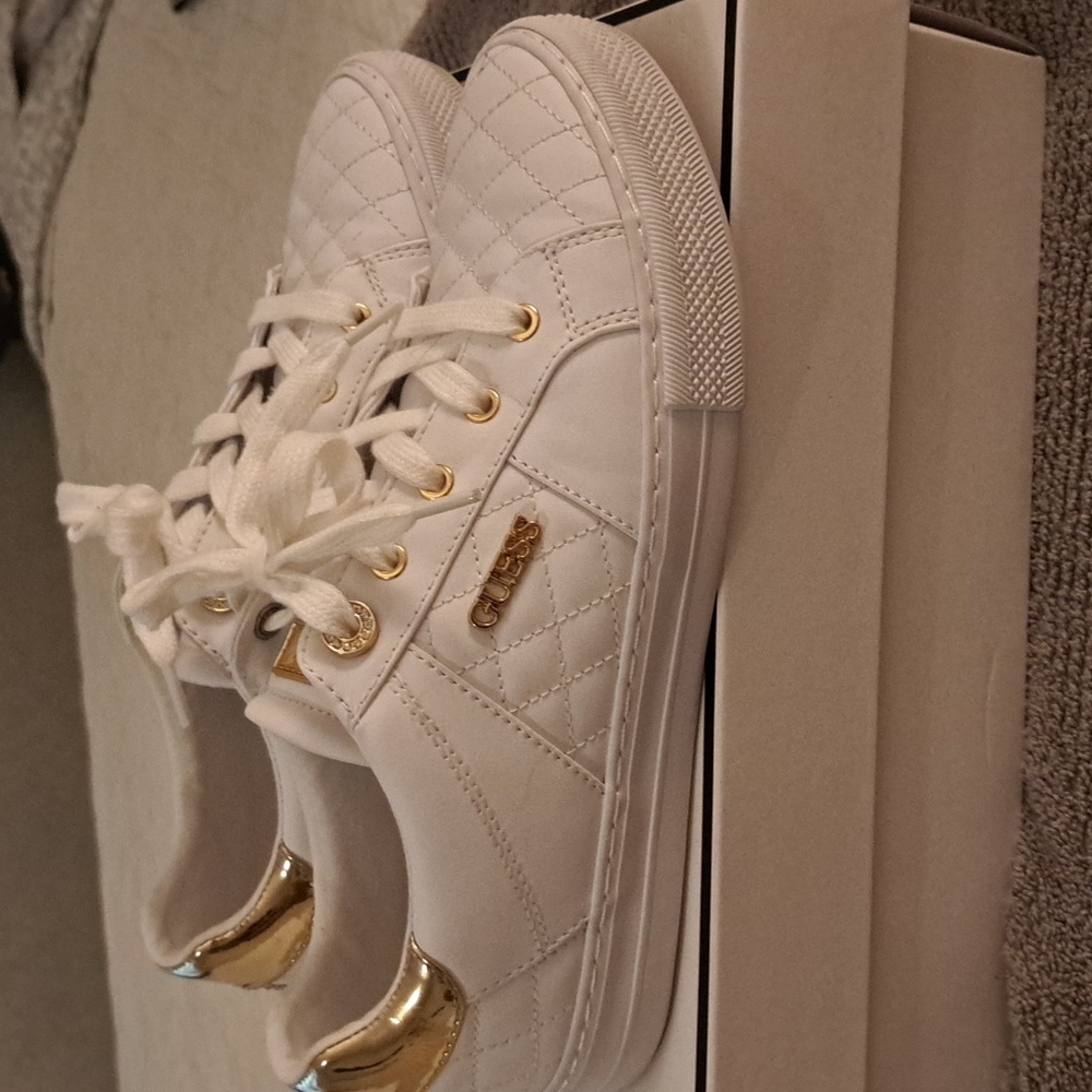 Women's GUESS athletic shoes WHITE sz 8.5 med